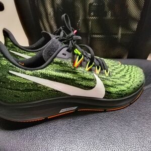NIKE ZOOM MENS 10.5 NEW